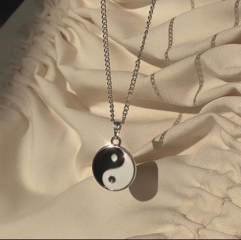 Collares Aesthetic, Ying Yang Necklace, Y2k Grunge Aesthetic, Edgy Emo, Aesthetic Edgy, Yin Yang Charm, Yin Yang Necklace, Wall Pics, Funky Rings