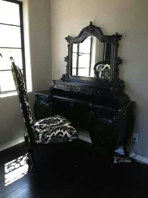 Lovely dressing table Baroque Vanity, Goth Vanity, Black Vanities, Gothic Vanity, Rococo Furniture, Gothic Bedroom, Dorm Storage, Gothic Furniture, Goth Home