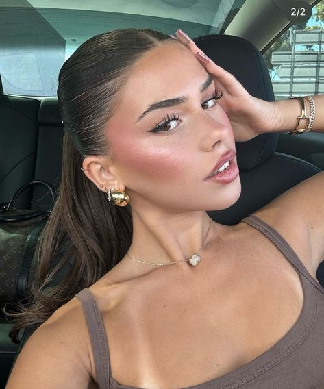 Leah Halton, Bronze Makeup, Natural Glowy Makeup, Bold Brows, Kind People, Hot Makeup, Smoky Eyes, Glowy Makeup, Makeup Pictures