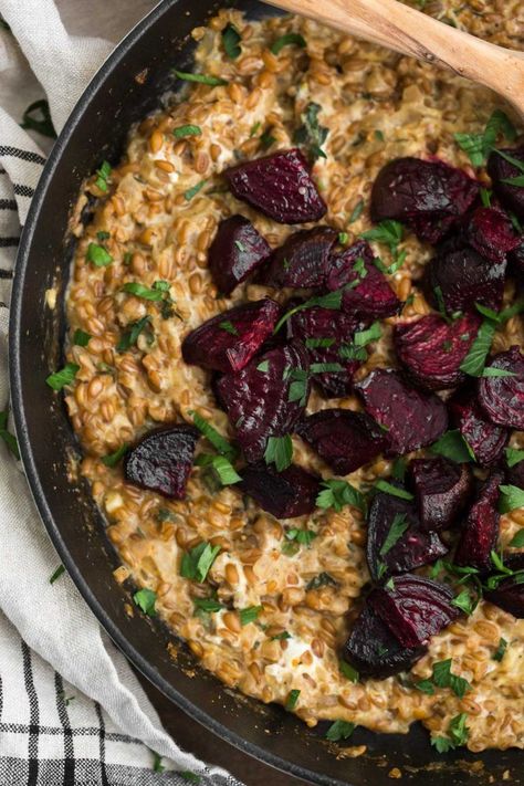 Cracked Spelt Risotto with Roasted Beets | Vegetarian Beet Recipes Spelt Risotto, Spelt Recipes, Vegetarian Main Course, Beet Recipes, Roasted Beets, Grain Foods, Main Course Recipes, Vegetarian Recipes Easy, Meatless Meals