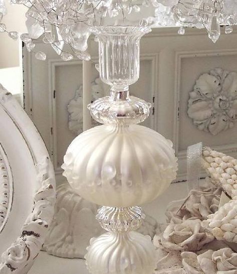 Shabby Chic Shabby Chic Decorating, Chic Candles, Vibeke Design, Chic Garden, Shabby Home, Estilo Shabby Chic, Decor Shabby Chic, Shabby Chic Bedroom, Chic Kitchen