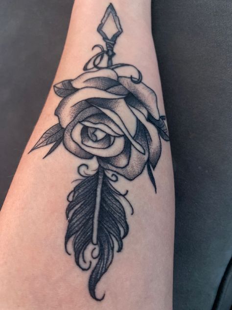 Arrow and rose Heart Feather Tattoo, Rose Represents, Finger Tattoos Words, Feather Arrow, Arrow Tattoo Design, My Tattoos, Black Rose Tattoos, Cross Heart, Arrow Tattoo