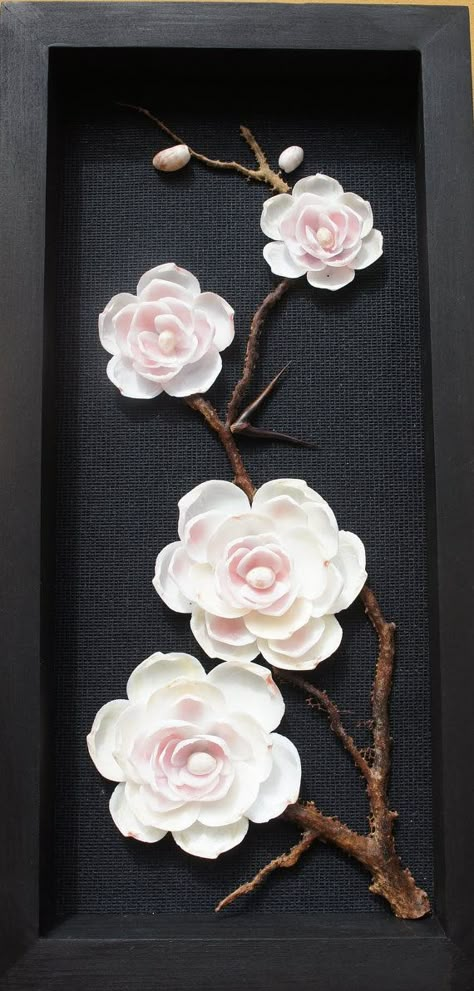 Seashell Flowers, Seashell Art Diy, Sea Shells Diy, White And Pink Flowers, Flowers Beach, Seashell Wall Art, Seashell Projects, Art Coquillage, Shells Diy