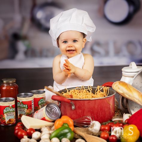 Spaghetti Smash Photoshoot, Hot Dog Cakes, One Photoshoot, Smash Cake Session, Cake Smash Inspiration, Kids Pasta, Baby Chef, Photoshoot Newborn, Bday Shoot