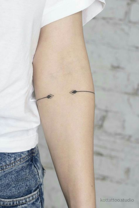 Bracelet Cuff Tattoo, Leg Band Tattoos, Stripe Tattoo, Wrist Band Tattoo, Wrist Bracelet Tattoo, Simple Arm Tattoos, Tato Minimal, Band Tattoo Designs, Anklet Tattoos