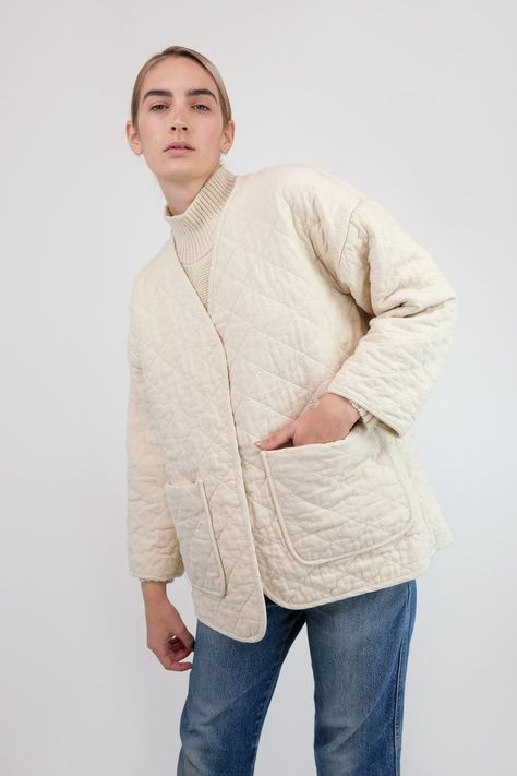 Cream Quilted Jacket Cream Jacket Outfit, Spring Jacket Outfit, Quilted Jacket Outfit, Long Quilted Coat, White Skinnies, Cream Jacket, Fur Clothing, Quilt Jacket, Brown Suede Jacket