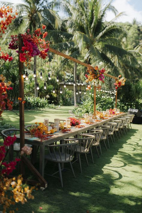 Vibrant Tropical Wedding, Tropical Reception, Fairy Wedding Theme, Hawaiian Wedding Themes, Dinner By The Beach, Bali Flowers, Tropical Garden Wedding, Oaxaca Wedding, Island Night