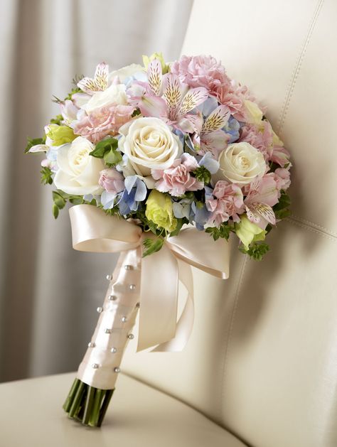 Pastel Wedding Flowers, Blue Wedding Bouquet, Beautiful Wedding Flowers, Bridal Bouquet Flowers, Pastel Wedding, Wedding Flower Arrangements, Bride Bouquets, Bridal Flowers, Flower Bouquet Wedding