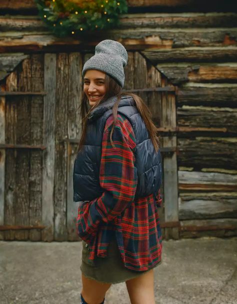 How To Style Flannel Shirt, Flannel Shirt Outfit, Oversized Flannel Shirt, Girls Flannel, Flannel Outfits, Oversized Flannel, Red Flannel, Flannel Women, Christmas 2022