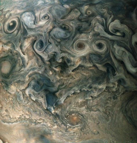 Nasa's Juno probe captures dramatic first close-up images of Jupiter Juno Spacecraft, Great Red Spot, Nasa Launch, Planets And Moons, Gas Giant, Nasa Jpl, Year 5, Space Images, Space Nasa