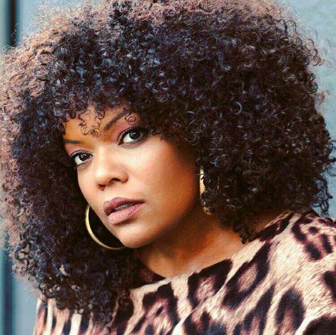 Yvette Nicole Brown Brown Natural Hair, Beauty Blogging, The Godmother, Nicole Brown, Most Influential People, Yvette Nicole Brown, Feminine Art, Influential People, Hair Crush