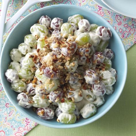 Creamy Grape Salad Recipe -Everyone raves when I bring this refreshing, creamy salad to potlucks. For a special finishing touch, sprinkle it with brown sugar and pecans. —Marge Elling, Jenison, Michigan Creamy Grape Salad, Church Potluck Recipes, Salad Coleslaw, Grape Salad Recipe, Grape Salad, Salad Pasta, Crunchy Pecans, Fruit Dishes, Fruit Salad Recipes