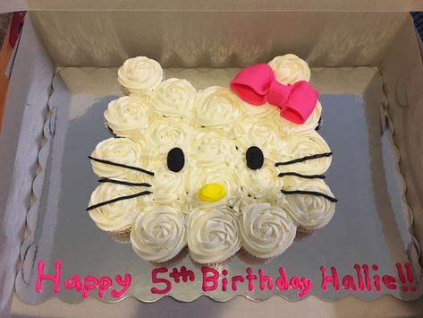 Hello Kitty Pull Apart Cupcake Cake, Kitty Cupcake Cake, Cat Pull Apart Cupcake Cake, Cat Pull Apart Cupcakes, Hello Kitty Pull Apart Cupcakes, Hello Kitty Cupcakes Ideas, Hello Kitty Cupcake Cake, Diy Hello Kitty Cake, Cat Cupcake Cake