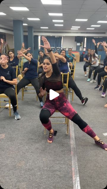 Urvi Parwani🤸‍♀️🧘‍♀️ on Instagram: "To join our workout class online or offline in vadodara dm us  #viral chair workout #workout #saturday #showsomemorelove" Virat Kohli Workout, Indian Workout, Chaarg Workouts, Chair Workout, Bollywood Fitness Workout, Chair Workout Exercises, Ramya Pandian Gym Workout, Arm Work, 30 Day Workout Challenge