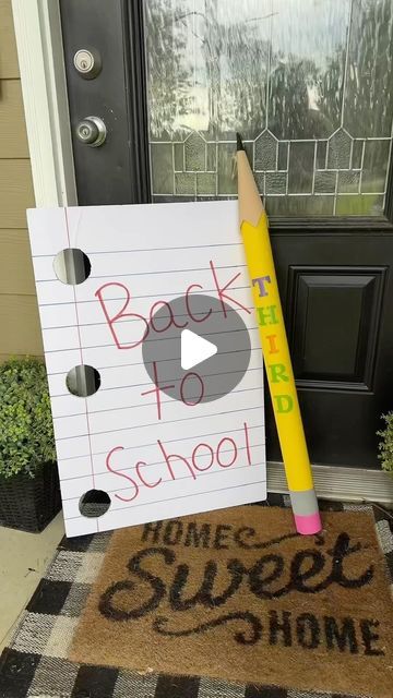 Diy Back To School Photo Props, School Photo Props, Back To School Photo Props Diy, Back To School Photo Props, Back To School Props, Diy Back To School Photoshoot, Diy Back To School Decorations, Back To School Photo Ideas, Back To School Backdrop