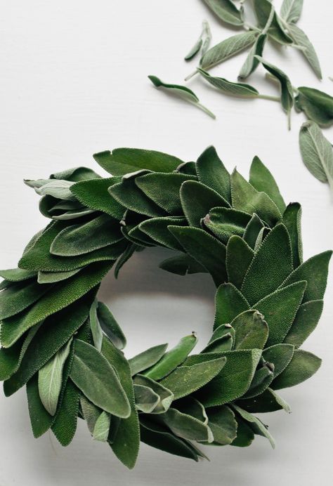 Sage Wreath, Sage Uses, Doorway Decor, Rainy Day Crafts, Sage Leaves, Bath Art, Wedding Table Flowers, Floral Pins, Garden Club