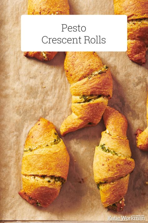 Crescent Roll Recipes Appetizers, Pesto Appetizers, Crescent Rolls Recipe, Crescent Roll Appetizers, Nut Free Pesto, Pesto Bread, Biscuits Recipes, Pesto Cheese, Cheese Crescent Rolls