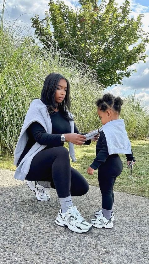 Niece And Aunt Photoshoot, Black Auntie Aesthetic, Girl Mom Aesthetic Black, Mom Son And Daughter Pictures, Auntie And Niece Photoshoot, Mom Outfits Black Women, Rich Auntie Aesthetic, Rich Mum Aesthetic, Black Mom Aesthetic