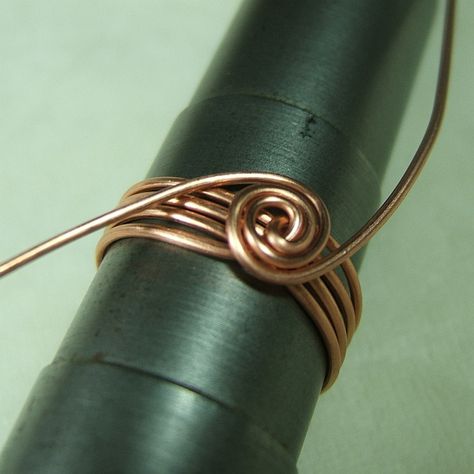 Wrapped Ring Tutorial, Wire Wrapping Tutorials, Wire Rings Tutorial, Wrapped Stones, Wire Jewelry Rings, Diy Jewelry Rings, Wire Wrapping Diy, Wire Wrapped Jewelry Diy, Wire Jewelry Making