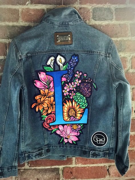 Painted Blue Jean Jacket, Painting Denim, Denim Jacket Painted, Hand Painted Jean Jacket, Paint Denim, Creating Clothes, Hand Painted Jacket, Long Shrug, Jackets Style