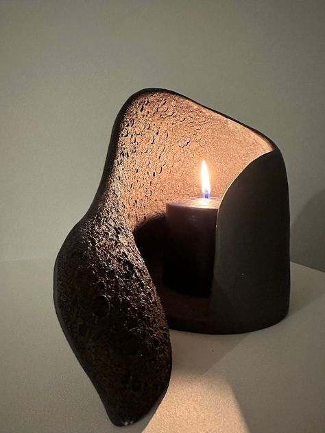 Black Ceramic Candle Holder Black Ceramic Vase Textured Candle Holder Sculptural Candle Holder - Etsy Spain Black Ceramic Candle, Black Ceramic Vase, Clay Candle, Ceramic Candle Holders, Ceramic Candle, Keramik Vase, Incense Holder, Diy Clay, Black Ceramic