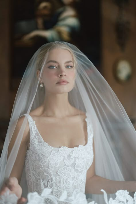 Spring Bridal Trends 2024: Anne Barge ~ WedLuxe Media Blusher Veil Hairstyles, Elegant Wedding Hairstyles, Blonde Bride, Bridal Trends, Anne Barge, Cathedral Wedding Veils, Blusher Veil, Simple Elegant Wedding, Elegant Wedding Hair