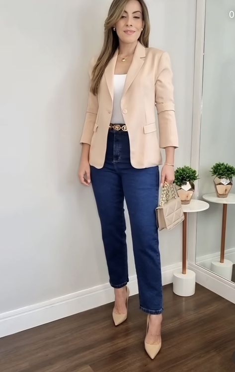 Styling Beige Blazer, Saco Beige Mujer Outfit, Outfit Blazer, Office Casual Outfit, Beige Outfit, Career Fashion, Outfit Mujer, Transition Outfits, Blazer Beige