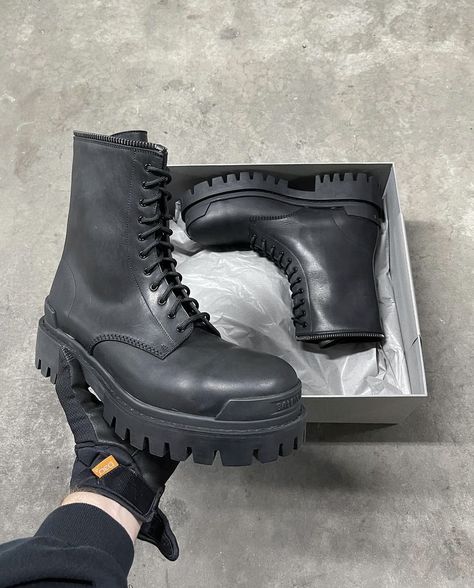 Boots Aesthetic, Celestial Style, Balenciaga Boots, Cute Mixed Babies, All Black Shoes, Concept Clothing, Shoe Bags, Winter Shoes, Dr. Martens Boots