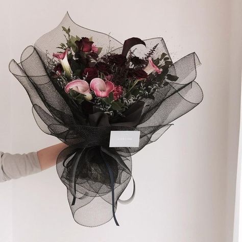 Gothic Flowers, Luxury Flower Bouquets, Flower Bouquet Diy, Boquette Flowers, Flower Business, Flowers Bouquet Gift, Nothing But Flowers, Flower Therapy, Beautiful Bouquet Of Flowers