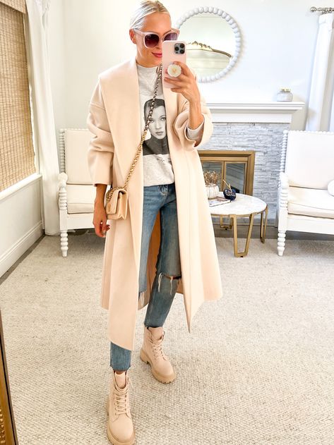 Styling Cream Combat Boots, Light Tan Combat Boots Outfit, Neutral Combat Boots Outfit, Lv Desert Boots Women Outfit, Pink Combat Boots Outfit Winter, White Army Boots Outfit, Taupe Combat Boots Outfit, Tan Combat Boot Outfits, Brown Combat Boot Outfits