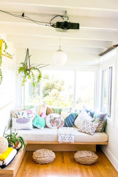 20 Rooms That Prove You Need a Daybed in Your Life via Brit + Co Small Sunroom, Diy Daybed, Sunroom Furniture, Sunroom Decorating, Sunroom Designs, Small Space Solutions, California Homes, Small Space Living, Small Living Rooms