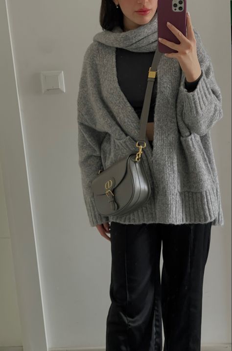 Old Money Style Bags, Gray Bag Outfit, Dior Bobby Bag Outfit, Grey Purse Outfit, Grey Bag Outfit, Old Money Cardigan, Dior Bobby Bag, Outfits With Grey Cardigan, Bobby Bag