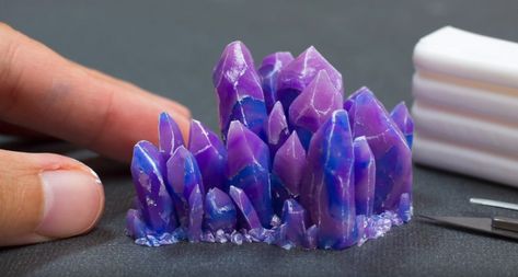 Making Faux Gemstone Crystals with Polymer Clay Warhammer Bases, Terrain Building, Diy Pokemon, Drawing Crafts, Miniature Terrain, Miniatures Painting, Dnd Mini, Clay Minerals, Dnd Items