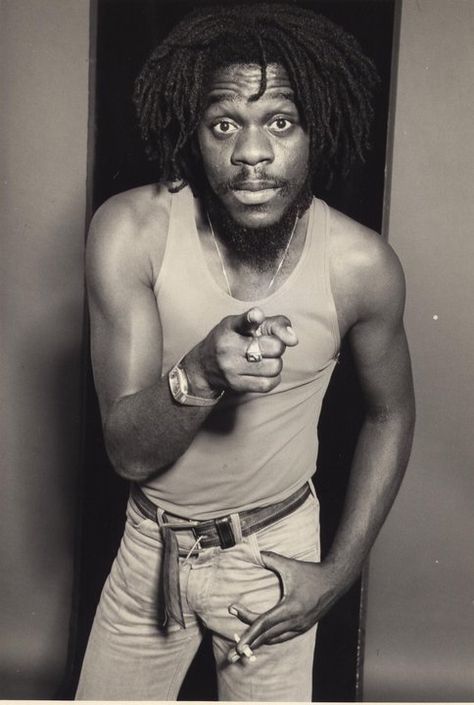 Lady..,..........The Crown Prince Of Reggae; Dennis Brown  For more awesome pins : #iQHamburg Roots Reggae Music, Calypso Music, Dennis Brown, Famous Legends, Rasta Man, Jah Rastafari, Jamaica Reggae, Peter Tosh, Reggae Artists