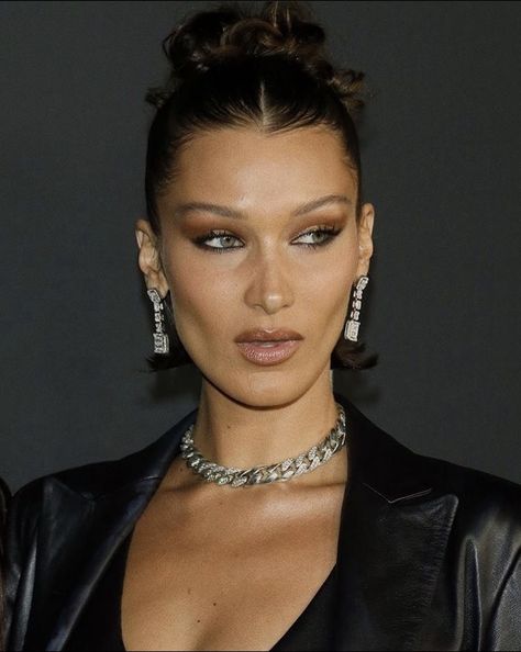 Bella Hadid Hair, Curly Bun, Eye Makeup Styles, Bella Hair, Sleek Bun, Bella Hadid Outfits, Slick Hairstyles, Model Aesthetic, Sleek Hairstyles