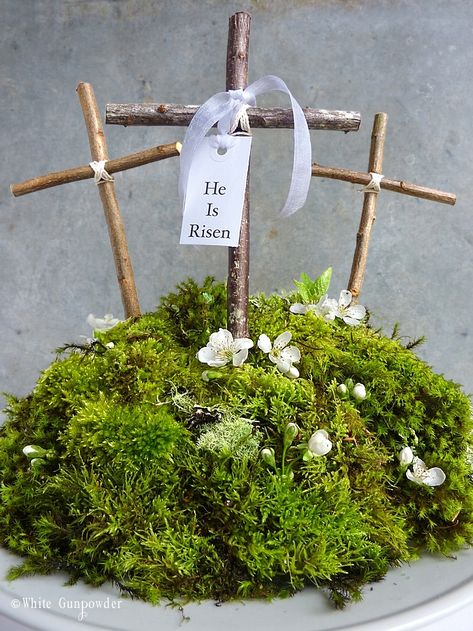 Resurrection Garden, Easter Table Centerpieces, Church Easter Decorations, Easter Garden, Wooden Crosses, Easter Tablescapes, Spring Easter Crafts, Easter Religious, Easter Inspiration