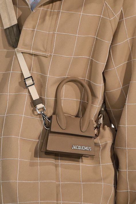 Men's bag trends: The most fashion-forward models of Fall/Winter 2020-2021 | Vogue Paris Mini Sling Bag Outfit, Mini Bag Outfit, Sling Bag Outfit, Mini Sling Bag, Jacquemus Bag, Expensive Bag, Street Style Bags, Mens Bags Fashion, Gucci Tote Bag