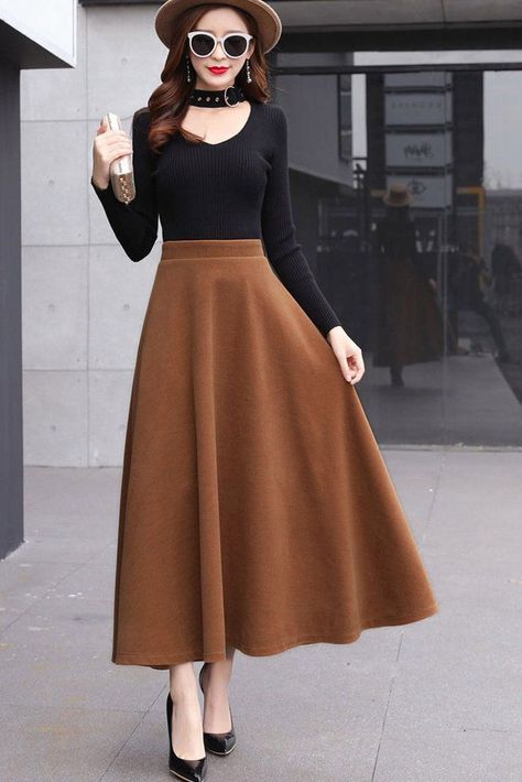 A Line Skirt Long, How To Style Long Skirts, Flare Skirt Outfit, Brown Long Skirt, Full Skirt Outfit, Long Flare Skirt, Skirts Winter, Long Brown Skirt, Winter Skirts