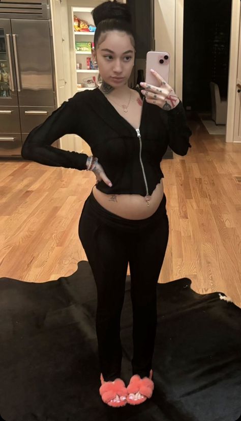 Bhad Bhabie, Pregnancy Belly Photos, Cute Pregnancy Pictures, Belly Photos, Pregnancy Goals, Pretty Pregnant, Mommy Goals, Cute Maternity Outfits, Pregnancy Outfits