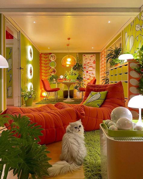 @doro_juni Doro 70s House, 70s Interior, 70s Home, Deco Retro, Earthship, Dream Room Inspiration, Maximalism, Dream House Interior, Room Inspiration Bedroom