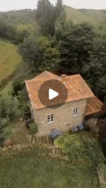 Hello Glamp. Guía de Glamping on Instagram: "El Molino de La Infinita Boutique rural parece sacado de un cuento… 🤎
 
Un antiguo molino, que en su día molía la harina para todo el valle y servia para generar la electricidad en el pueblo, hoy reconvertido en un precioso alojamiento con encanto.

Situado en 📍 Carmona, un tranquilo pueblecito entre las montañas de Cantabria, el Molino de La Infinita es el lugar perfecto donde disfrutar de momentos inolvidables en familia o entre amigos.

Por su jardín repleto de inmensos árboles discurre un bonito río donde podrás refrescarte mientras las nutrias chapotean a tu alrededor.

El molino es una casita de alquiler íntegro, con un total de 6 plazas. Cuenta con salón con chimenea y cocina completamente equipada, 2 habitaciones dobles con baño y pos November 8, Boutique, On Instagram, Instagram