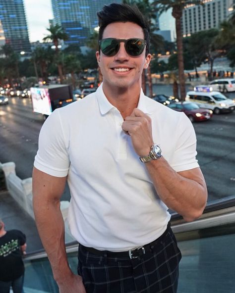 Imparable 😎 Vamos a dejar a México bien alto en Las Vegas 🏆🇲🇽 Square Sunglasses Men, White Undershirt, Las Vegas, You Never, Square Sunglass, Internet, Energy, Sunglasses, Tumblr