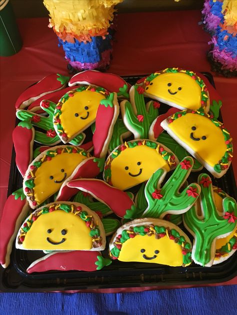 Fiesta cookies, taco, cactus, and chili peppers. #Fiesta #CincoDeMayo #TacoCookies #ChiliPepperCookies #CactusCookies #TacoParty #Tacos Fiesta Cookies, Decorated Food, Food Cookies, Fiesta Birthday Party, Mexican Birthday, Fiesta Theme Party, Mexican Party Theme, Taco Party, Fiesta Theme