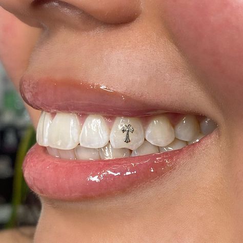 Silver Tooth Gem, Chrome Hearts Grills, Cross Grillz, Tooth Gems Heart, Chrome Hearts Tattoo, Cross Tooth Gem, Chrome Hearts Cross Tattoo, Gold Chrome Hearts, Heart Tooth Gem