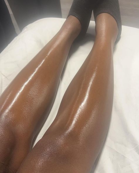 🦵 #smoothskin #smoothlegs #bodywaxing #waxart Leg Shaving Aesthetic, Smooth Legs Aesthetic, Clear Legs, Comfort Things, Glossy Skin, Smooth Legs, Shiny Skin, Pretty Legs, Manifestation Board