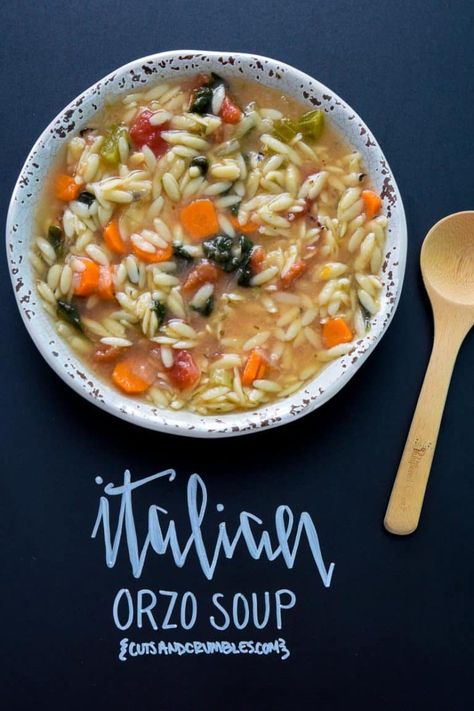 Italian Orzo Soup--A healthy, hearty, veggie-packed, Italian orzo soup that is only 162 calories per serving! With pops of flavor from the fire-roasted tomatoes, this soup will have you saying "chicken noodle, who?" {cutsandcrumbles.com} #soup #orzo #italiansoup #lowcalorie #weightwatchers #fallrecipes #winterrecipes #easysoup #wintercomfortfood #cutsandcrumbles Soup Orzo, Italian Orzo, Meatless Soups, Soup Italian, Orzo Soup, Weight Watchers Soup, Best Soup Recipes, Italian Soup, Fire Roasted Tomatoes