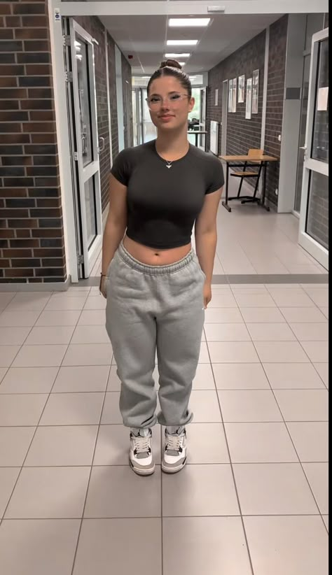 Lazy School Fits Sweatpants, Fitted Sweatpants Outfit, Great Sweatpants Outfit, Essential Sweatpants Outfit, Pro Club Sweats Outfit, Stacked Sweatpants Outfit, Sweat Pants Outfit For School, Comfy Baddie Outfits, Outfits With Black Sweatpants