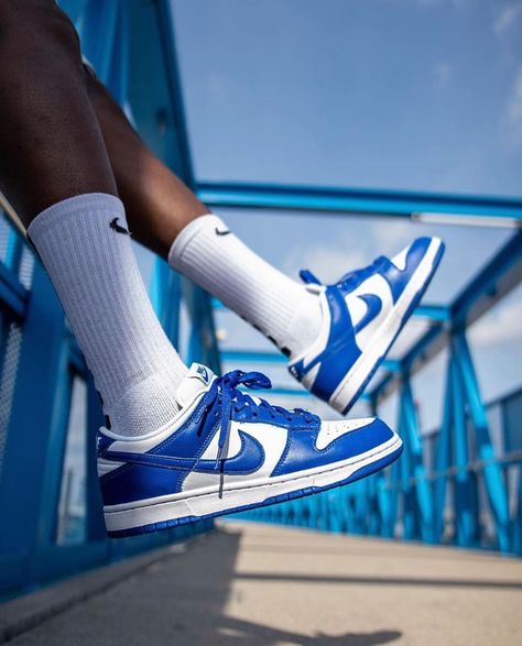 @snkrsheat : « Summer essential 💙🤍 Tap on the Dunk Low Kentucky to buy it. 📷 @na_makane_ / @alex_arcd » Dunk Low Kentucky, Nike Dunk Low Kentucky, Nike Jordan Outfit, Christmas Nike, Jordans Men, Women Jordans, Nike Street, Nike Outfit, Jordan Outfit