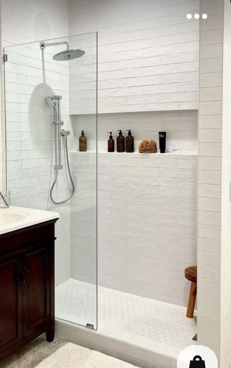 Small Walk In Shower Ideas, Walk In Bathroom Showers, Bathroom Shower Ideas, Small Shower Remodel, Small Bathroom With Shower, Bathtub Bathroom, Small Bathroom Makeover, Bathroom Redesign, Bathroom Remodel Shower