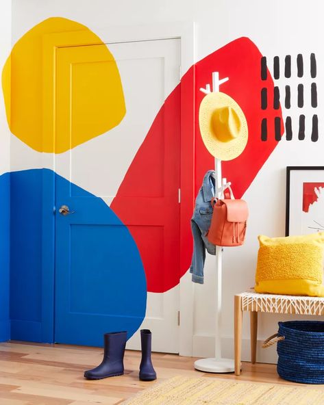 Wall Easy Painting Ideas, Cool Painting Ideas Wall, Geometric Wall Murals Painted, Funky Paint Walls, Accent Wall Hand Painted, Shapes On Walls Painted, Fun House Painting Ideas, Diy Mural Kids Room, Graphic Wall Paint